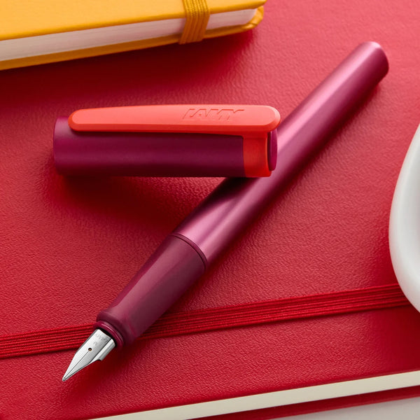 Lapicera Pluma Lamy Nexx MultiRed - Medium (M)