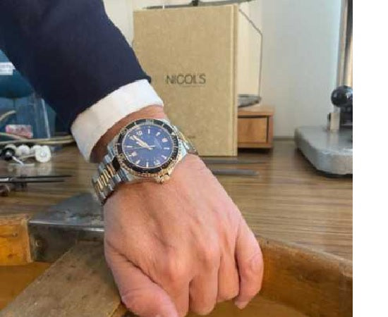 Reloj Victorinox Maverick SSGolden Blue 43mm 241950